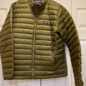 Patagonia men’s down sweater jacket